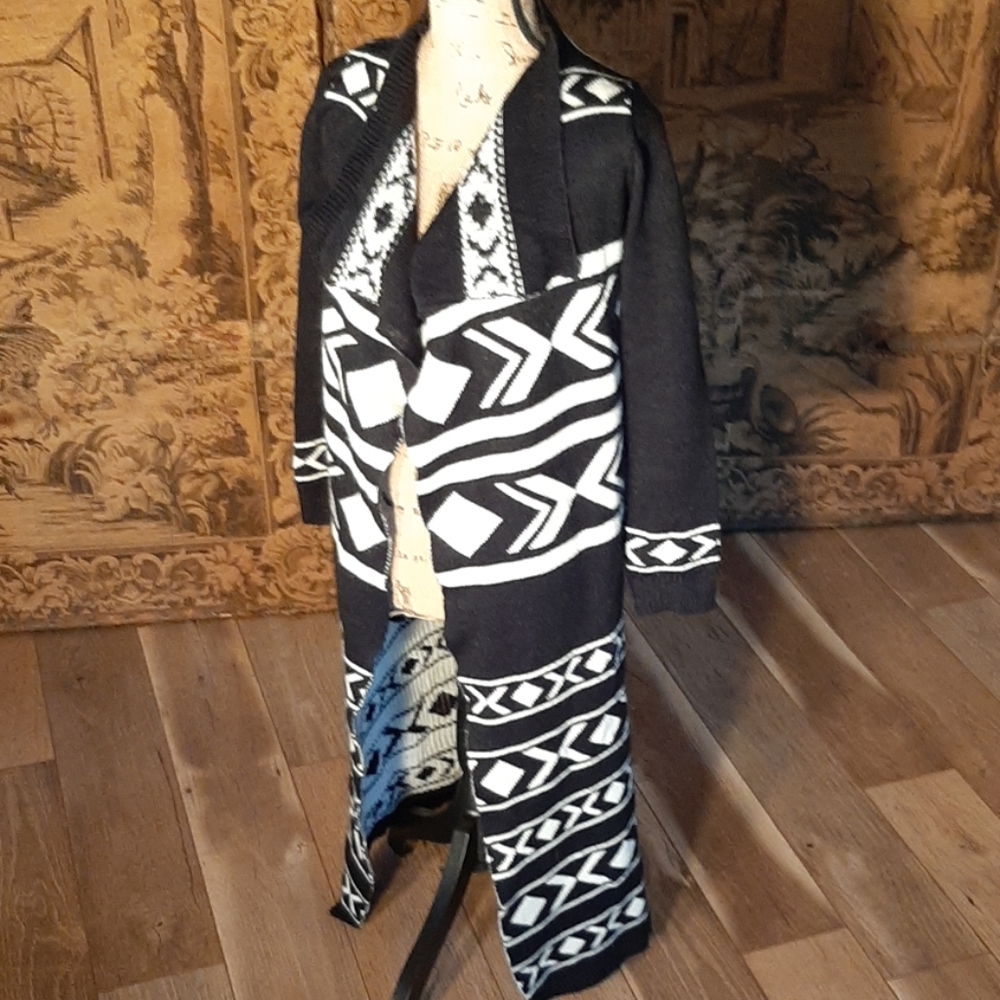 Black White Blanket Pattern S/M long sweater